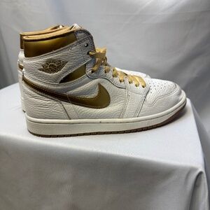 Nike Air Jordan 1 Retro High OG White/Metallic Gold Womens Size 8  FD2596-107